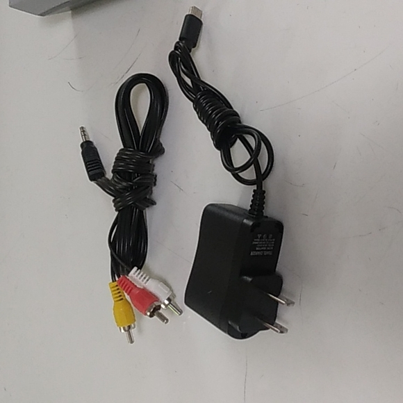 NES LIKE PLUG AND PLAY PRELOADED VIDEO GAME CONSOLE - Picture 4 of 4